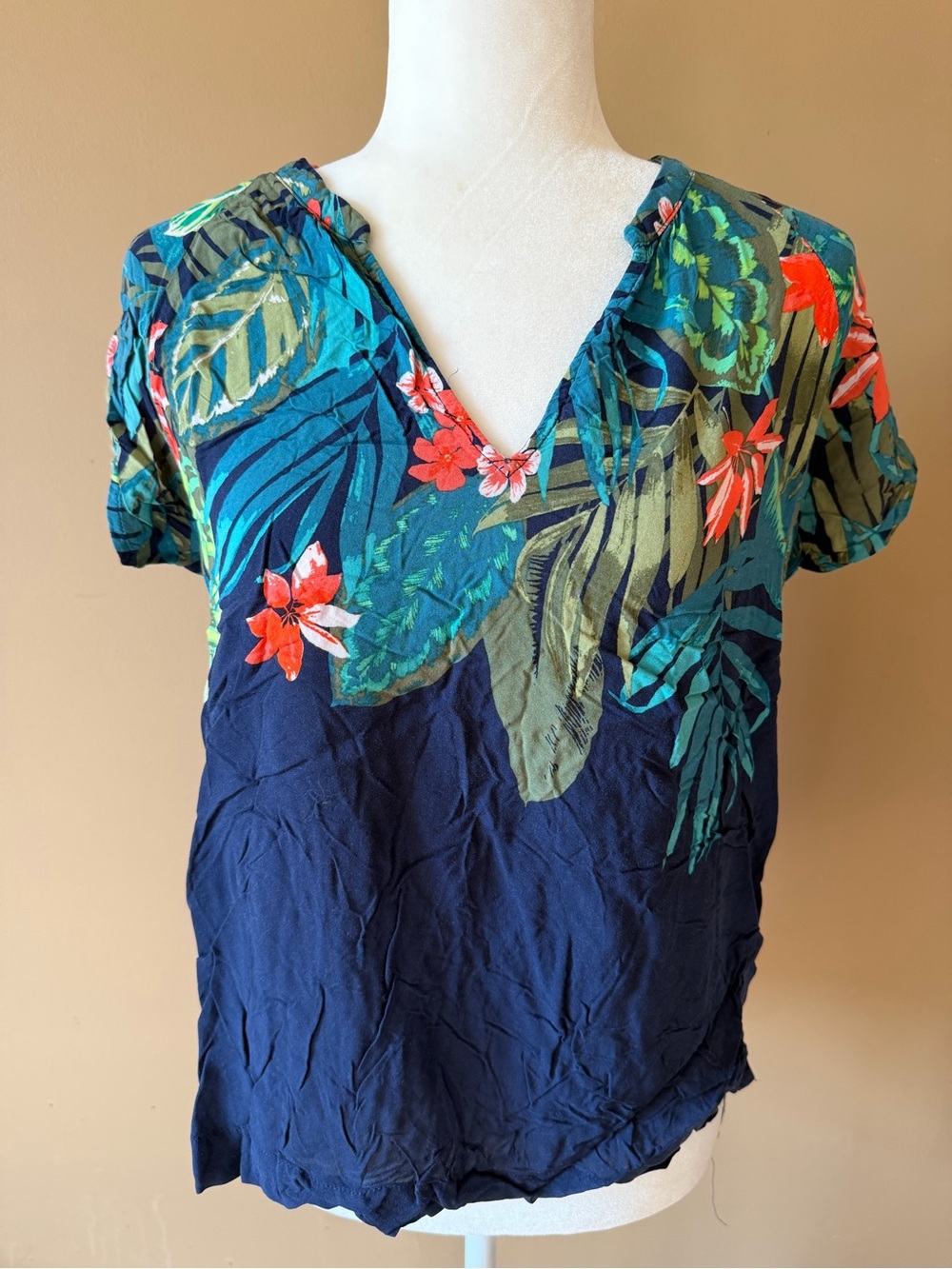 Old Navy Tropical Floral V-Neck Short Sleeve Blouse